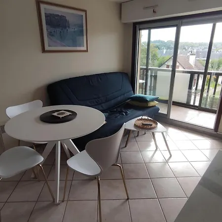 2 Pieces Avec Loggia Et Parking A Deux Pas De La - Fr-1-712-93
