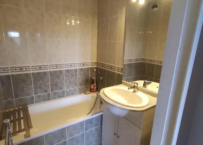 2 Pièces + Loggia Proche Avec Parking - Fr-1-712-93