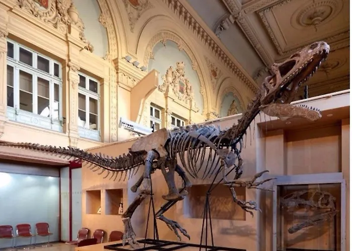 2 Pièces + Loggia Proche Avec Parking - Fr-1-712-93 *